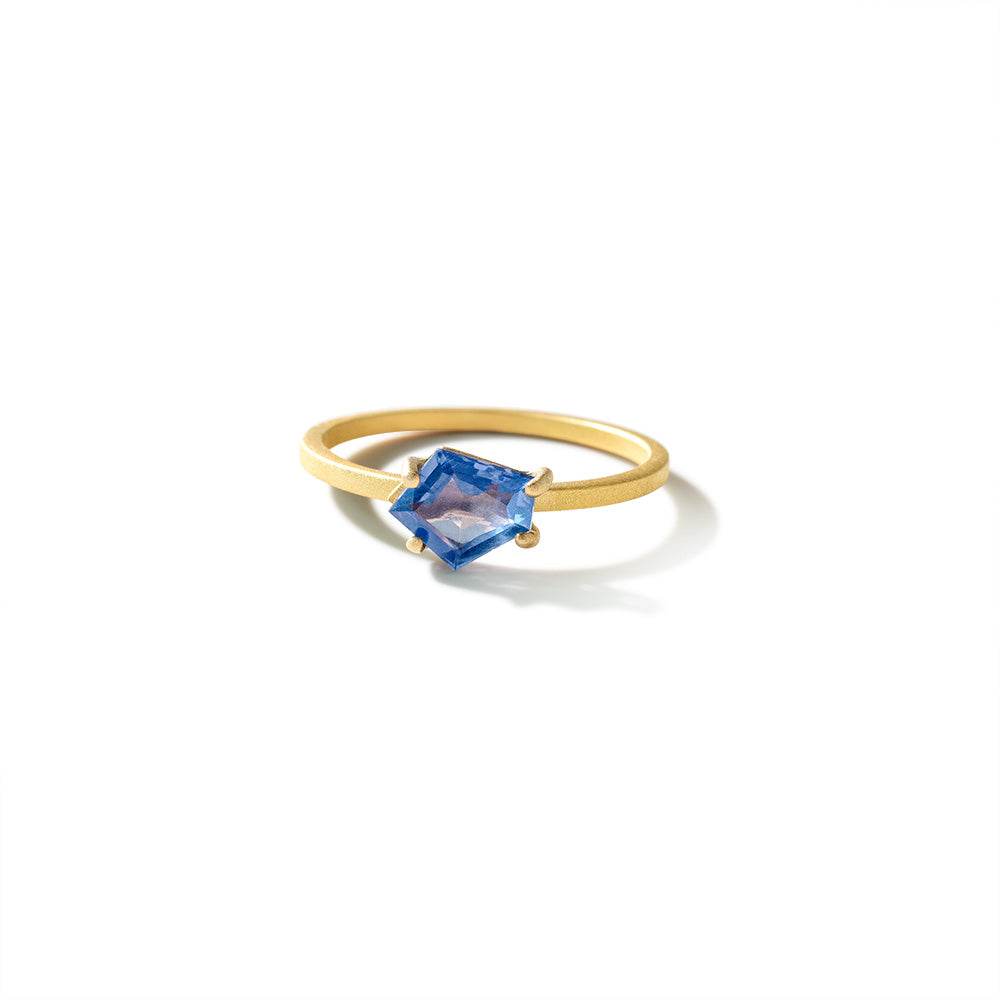 blue/0.76 portrait cut sapphire stacking ring