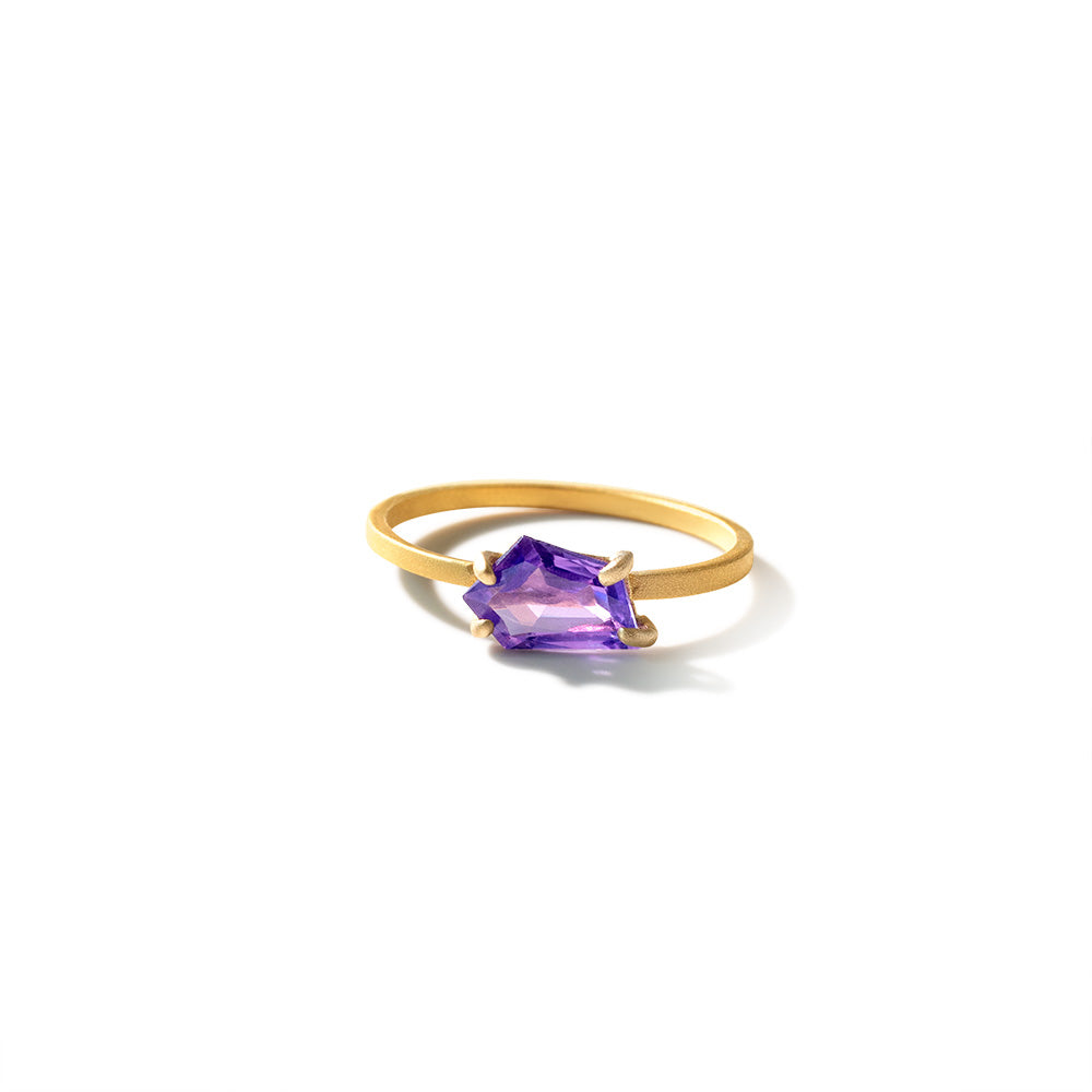 violet/0.89 portrait cut sapphire stacking ring